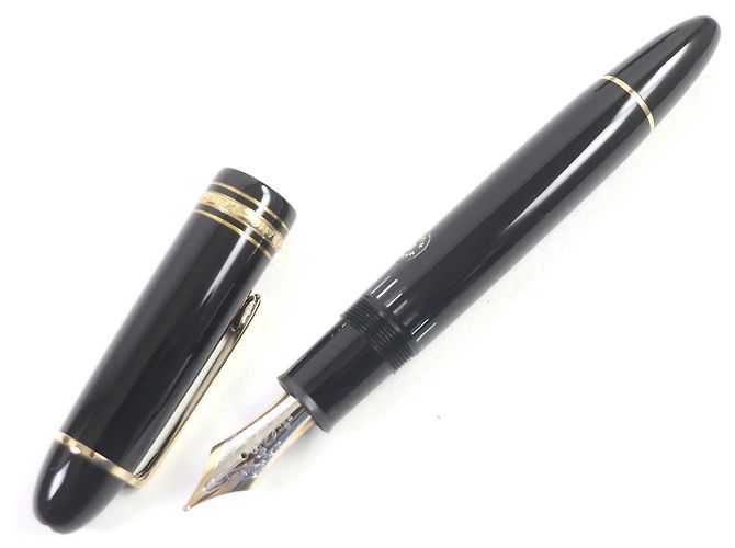 Montblanc Meisterstuck 149 Fountain Pen Black Gold - view 4