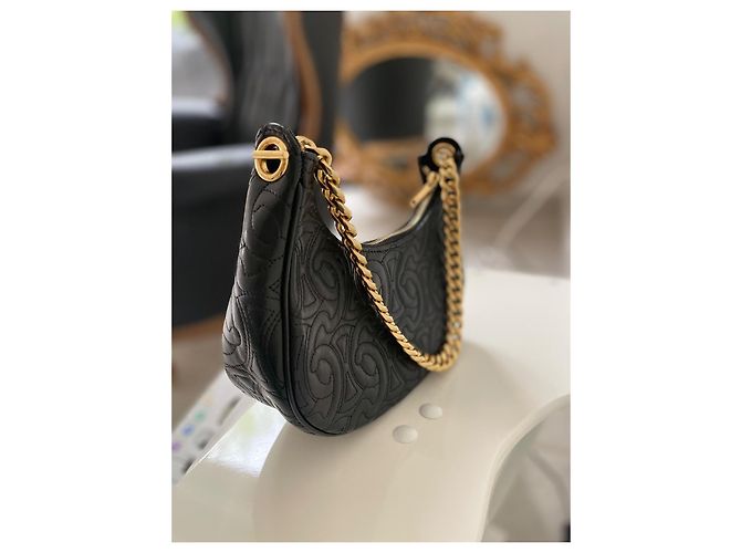 Bolso de mano Céline Ava en cuero negro con cadena dorada - vista 6