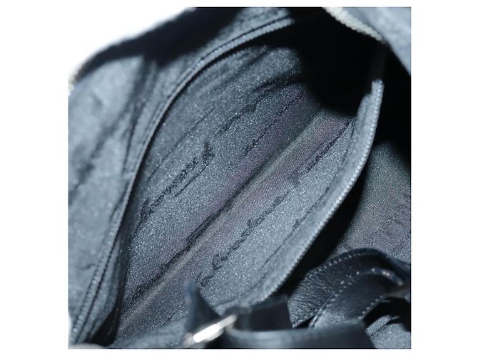Bolso de hombro Gancini de nylon negro y plata de Salvatore Ferragamo Auth bs18811 - vista 22