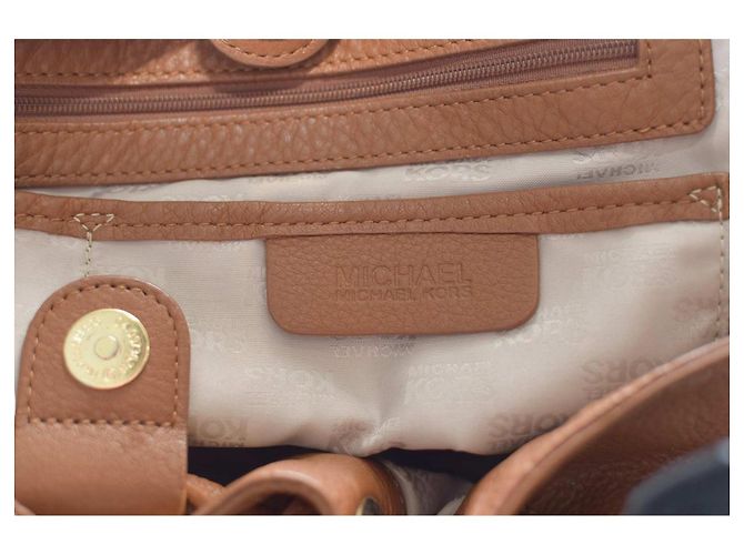 Michael Kors Bolso bucket de cuero marrón con borlas Castaño - vista 7
