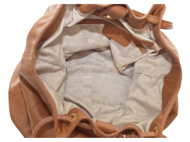 Michael Kors Bolso bucket de cuero marrón con borlas Castaño - vista 8