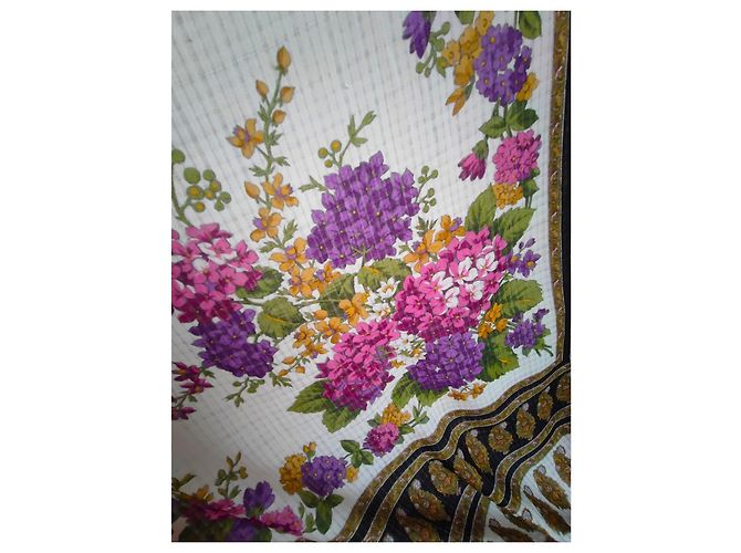Stola Yves Saint Laurent in lana e seta crema Multicolore - vista 2