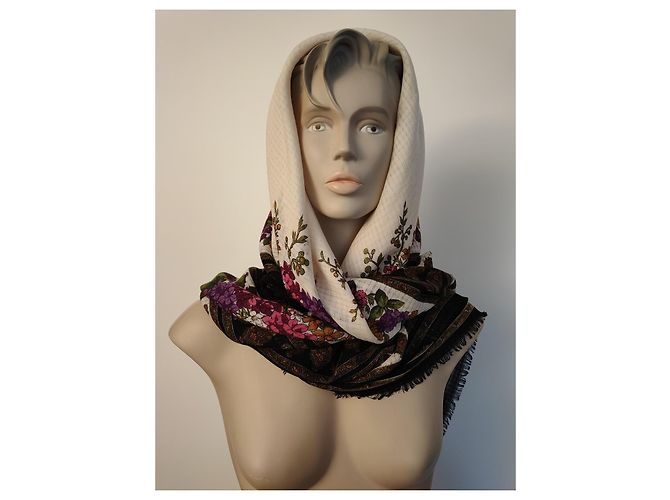 Stola Yves Saint Laurent in lana e seta crema Multicolore - vista 8