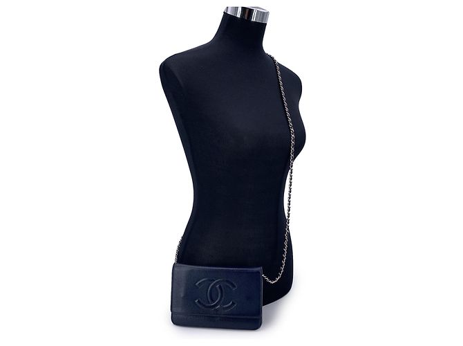 Wallet On Chain Chanel Borsa a tracolla Woc in pelle caviar blu con logo CC - vista 2