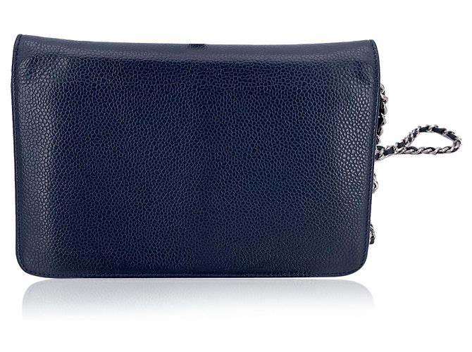 Wallet On Chain Chanel Borsa a tracolla Woc in pelle caviar blu con logo CC - vista 3