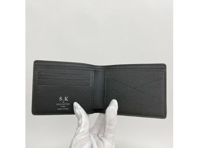 Cartera Múltiple Taiga Louis Vuitton Negro - vista 3
