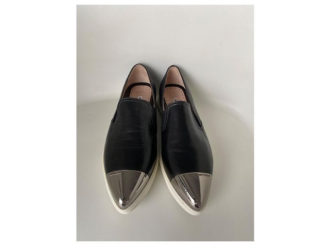 Mocassini Miu Miu in pelle nera con punte metalliche Nero - vista 2