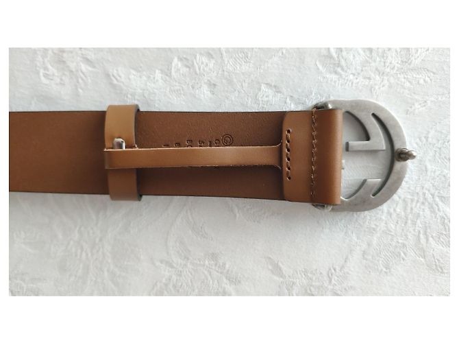 CINTURÓN GUCCI CON HEBILLA ENTRELAZADA. Beige - vista 3
