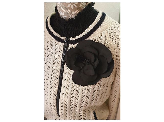 Spilla vintage Chanel camelia Nero - vista 4