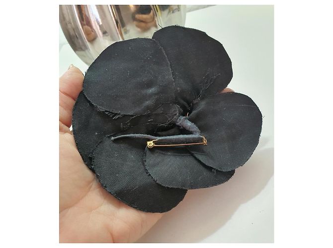 Spilla vintage Chanel camelia Nero - vista 5