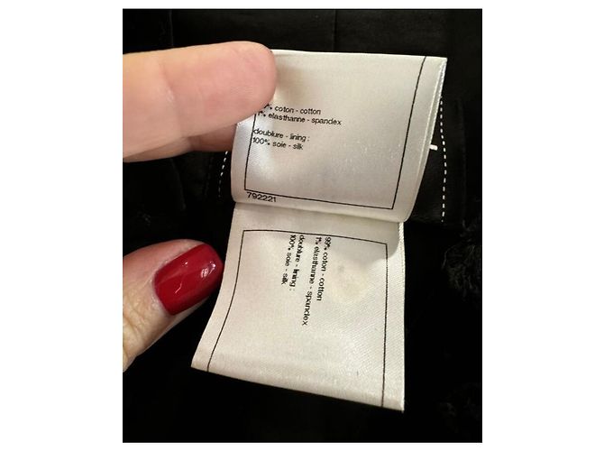 Chanel Ikonische CC-Weizen-Patch-Veloursjacke Schwarz - vista 10