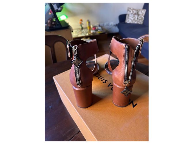 Louis Vuitton Kalbsleder Monogramm Horizont Sandalen mit Absatz Hellbraun - Ansicht 2