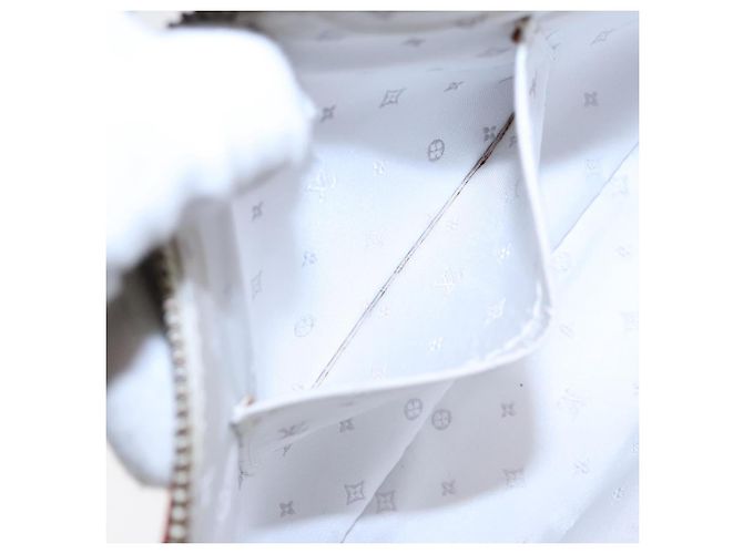 LOUIS VUITTON Suhari Lockit Clutch Bag Pelle Bianca M95629 LV Auth 94716A Bianco - vista 24