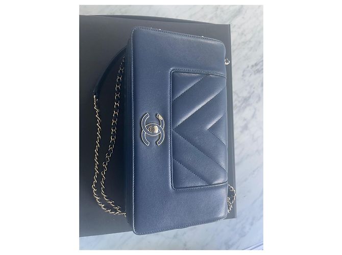 Chanel Mademoiselle Grande Borsa a Spalla Blu Navy Pelle di Pecora - vista 3