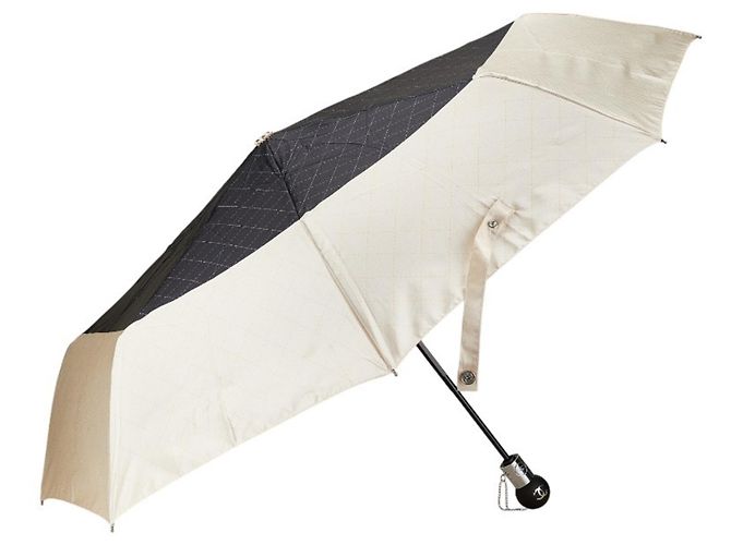 Ein-Touch-Faltregenschirm mit Coco Mark Stickmotiv von Chanel Schwarz Beige - Ansicht 3