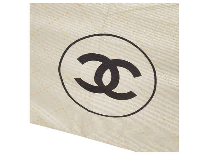 Ein-Touch-Faltregenschirm mit Coco Mark Stickmotiv von Chanel Schwarz Beige - Ansicht 6