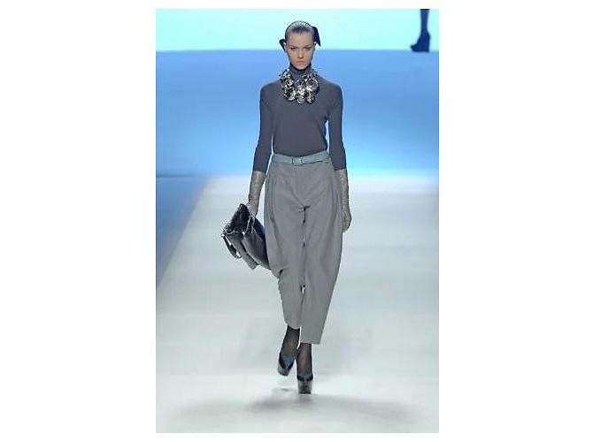 Suéter ajustado gris de Louis Vuitton otoño 2008 diseñado - vista 3