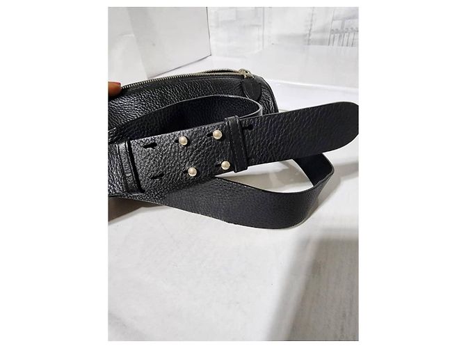 Sac Barrel en cuir de veau noir BURBERRY - vue 18