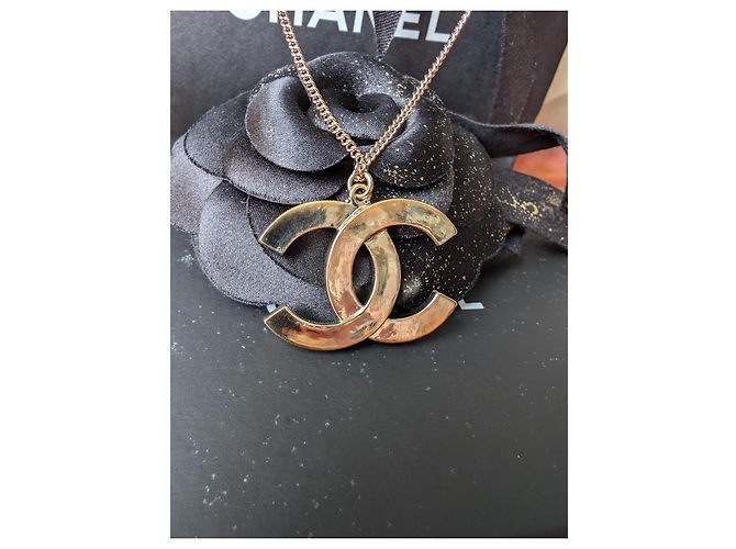 Chanel Collana CC B17C Logo in oro invecchiato Matelassé GHW con cristalli in scatola D'oro - vista 7
