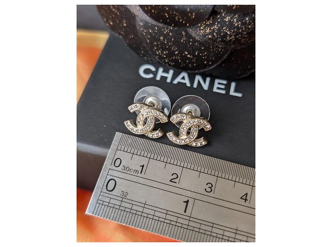 Chanel CC F17V Logo Cristallo GHW Coco Mark Orecchini Mini Classici Scatola D'oro - vista 8