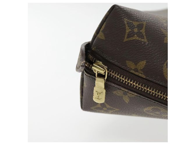 LOUIS VUITTON Pochette Cosmética Demi Ronde Monogram M47520 LV Auth 94328 - vista 8