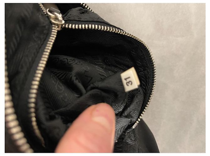 Saffiano Prada Tessuto Collector Re-Edition Baguette Nylon e Pelle Nera - vista 8