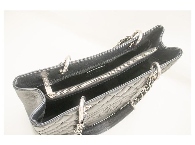 CHANEL Grande Bolsa de Compras GST 13" em Couro de Bezerro Texturizado com Corrente Preto - vista 10