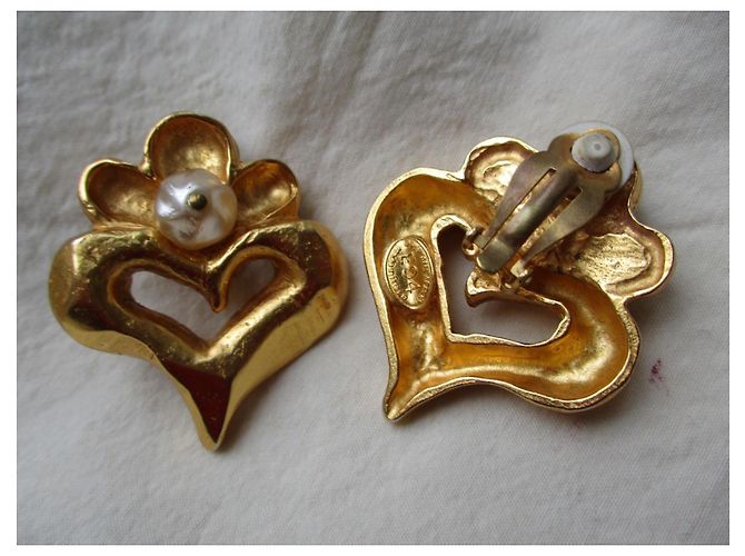 Christian Lacroix Clip in metallo dorato e perla. Gold hardware - vista 2