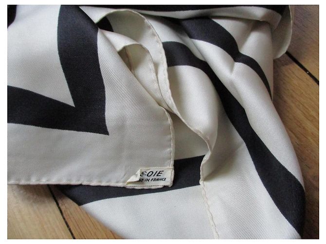 Nina Ricci Quadrato in twill di seta, N/B. Multicolore - vista 5