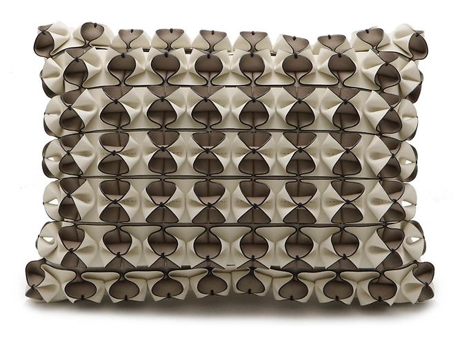 Coussin Champ de Fleurs Les Petits Nomades de Louis Vuitton Écru - vue 2