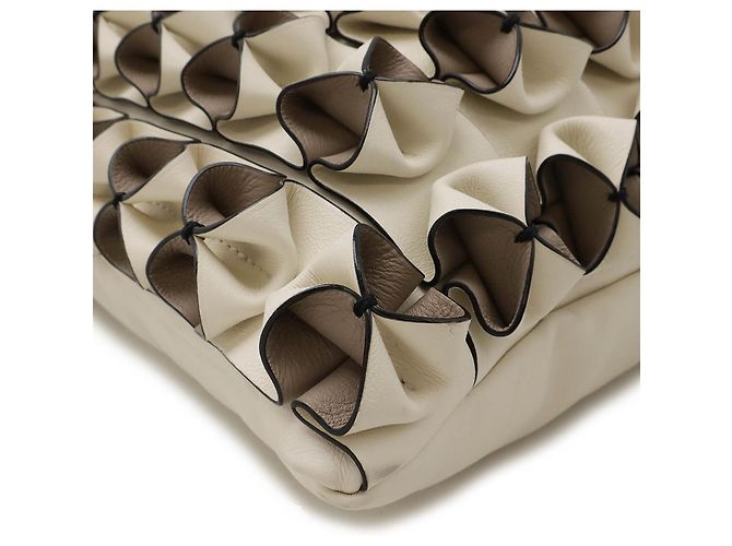 Coussin Champ de Fleurs Les Petits Nomades de Louis Vuitton Écru - vue 4