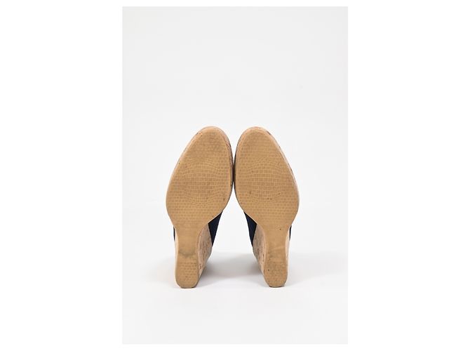 Stuart Weitzman Corkswoon Wedge Pumps in Camoscio Blu Navy - vista 12