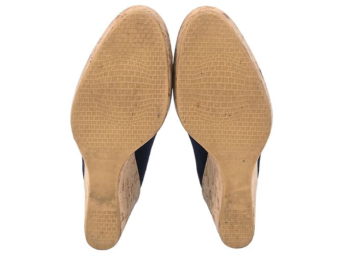 Stuart Weitzman Corkswoon Wedge Pumps in Camoscio Blu Navy - vista 6