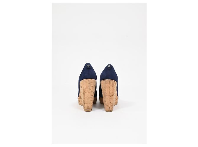 Stuart Weitzman Corkswoon Wedge Pumps in Camoscio Blu Navy - vista 9
