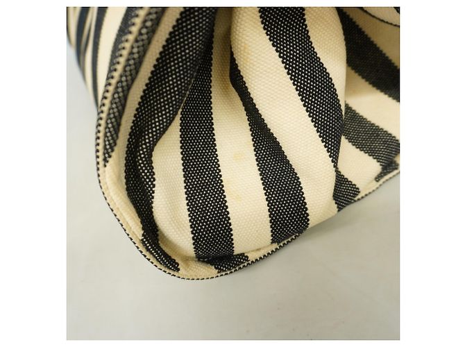 Hermès Hermes Handtasche Cannes PM aus Canvas Schwarz Weiß - Ansicht 13