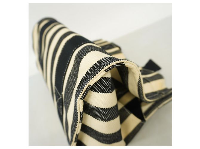 Hermès Hermes Handtasche Cannes PM aus Canvas Schwarz Weiß - Ansicht 14