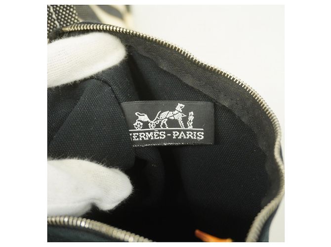 Hermès Hermes Handtasche Cannes PM aus Canvas Schwarz Weiß - Ansicht 5