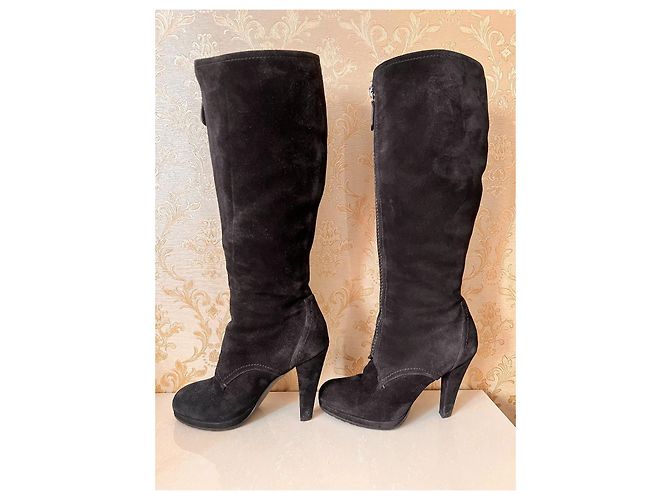 Bottes Gucci en cuir et fourrure noires - vue 10