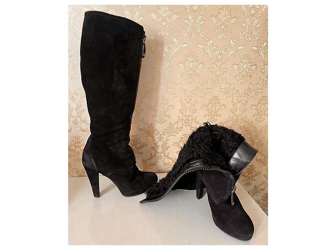 Bottes Gucci en cuir et fourrure noires - vue 2