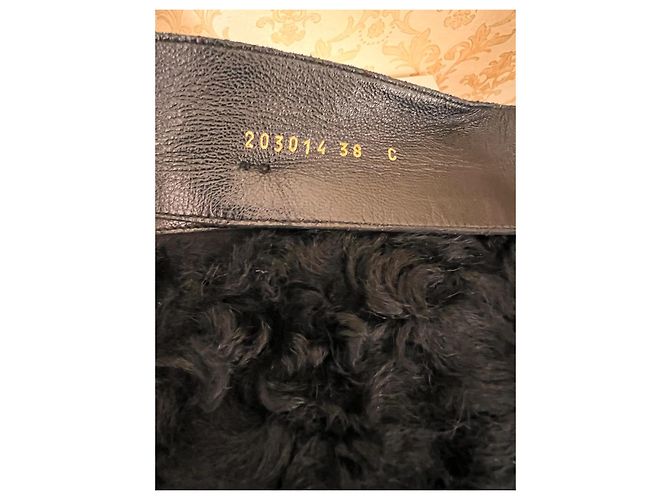 Bottes Gucci en cuir et fourrure noires - vue 3