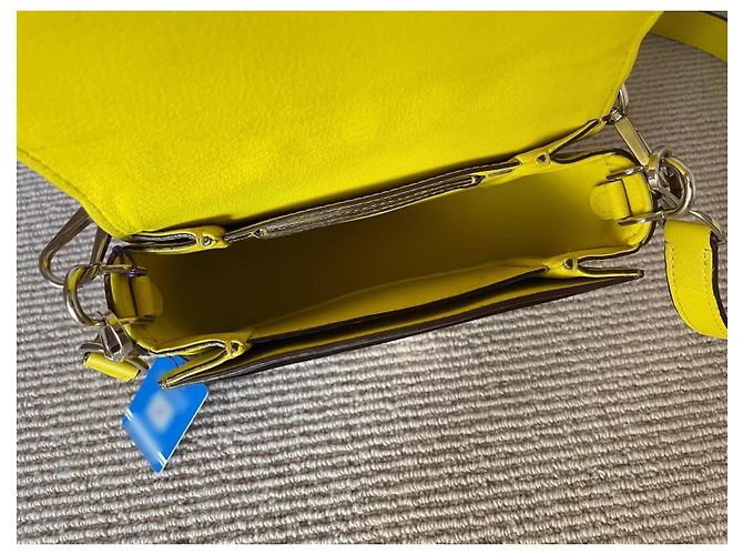 Louis Vuitton Borsa in pelle Vivienne S Rock Marrone Blu Giallo - vista 5