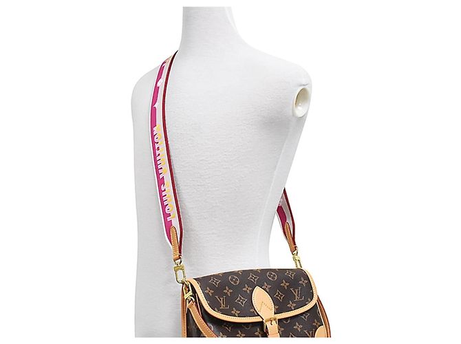 Louis Vuitton Correa Diana Rosa Beige - vista 2