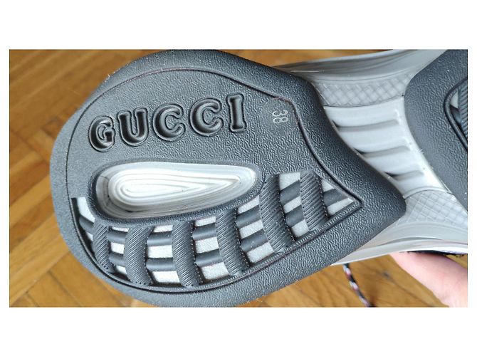 GUCCI SNEAKERS RUN INTERLOCKING G IN PELLE LILLA. Multicolore - vista 9