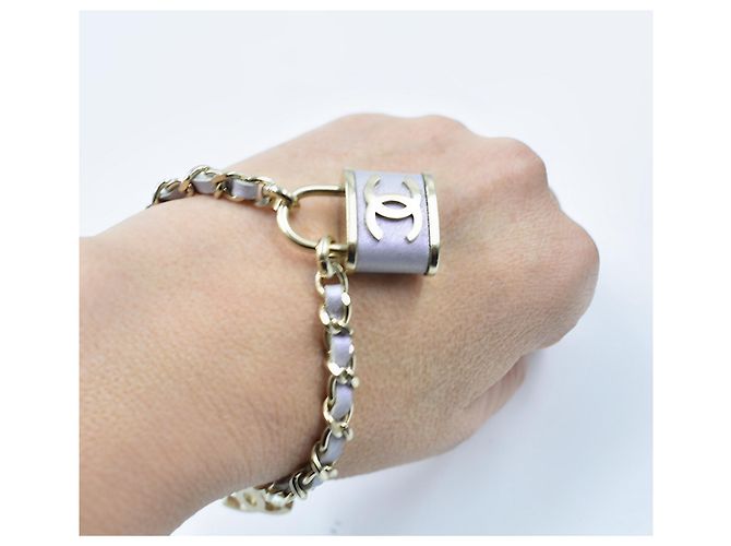 Bracciale Chanel Pendente a Lucchetto CC Lavanda Viola Porpora - vista 6