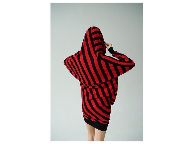 Rot und schwarzes asymmetrisches Kleid Herbst Winter 2009/2010 ALEXANDER McQUEEN Mehrfarben - Ansicht 8