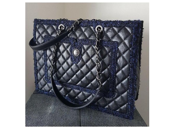nova bolsa Grand Shopping Tote da Chanel em couro de bezerro e tweed Preto Azul escuro - vista 2