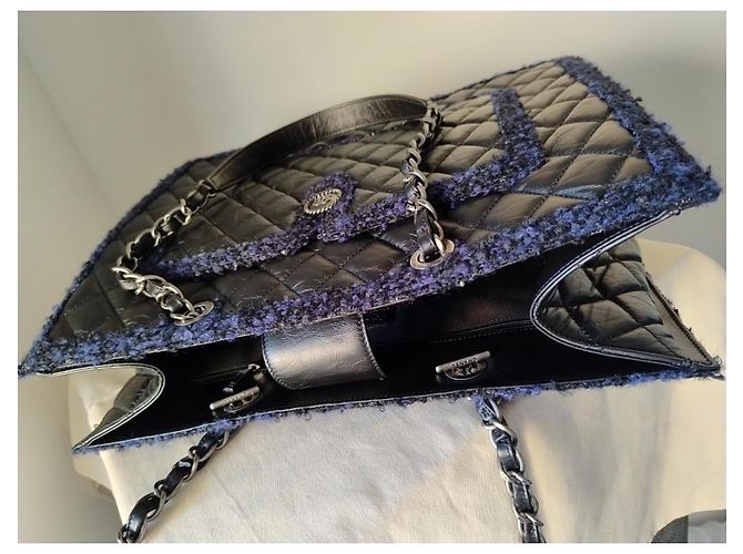 nova bolsa Grand Shopping Tote da Chanel em couro de bezerro e tweed Preto Azul escuro - vista 4