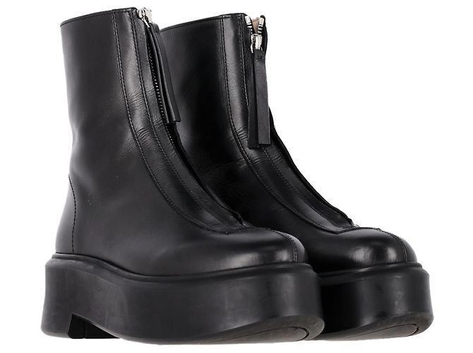 As botas ankle chunky com zíper frontal em couro preto da The Row - vista 4