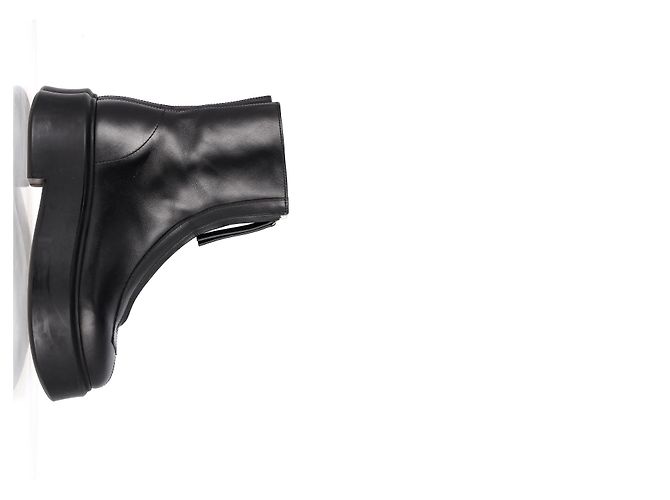 As botas ankle chunky com zíper frontal em couro preto da The Row - vista 7