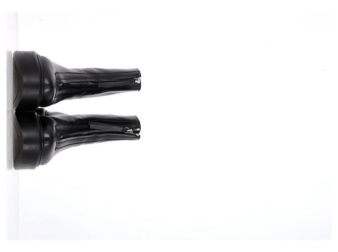 As botas ankle chunky com zíper frontal em couro preto da The Row - vista 9